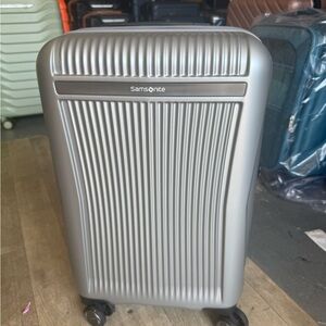 Samsonite Metallic Gray Spinner Luggage